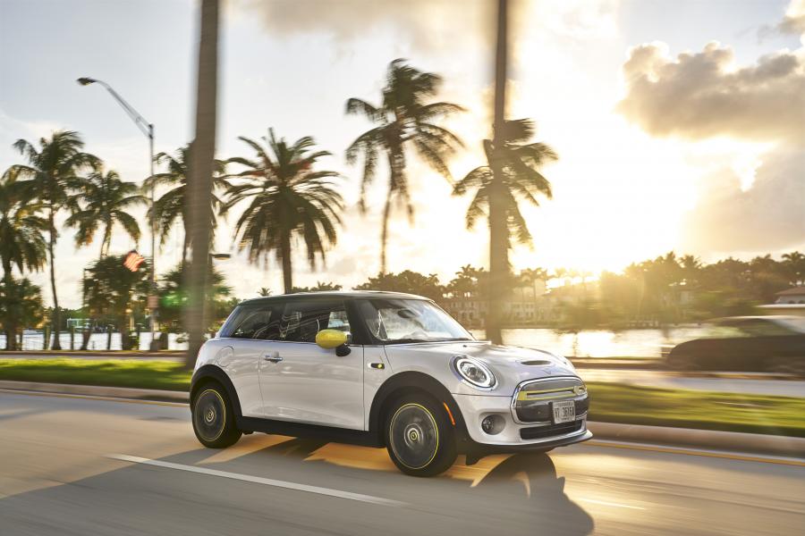 Mini Cooper SE (F56) 2020 года  (NA) (фото 4 из 342)